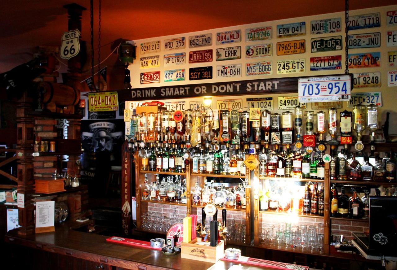Pension Alfa & Whisky Pub طابور المظهر الخارجي الصورة