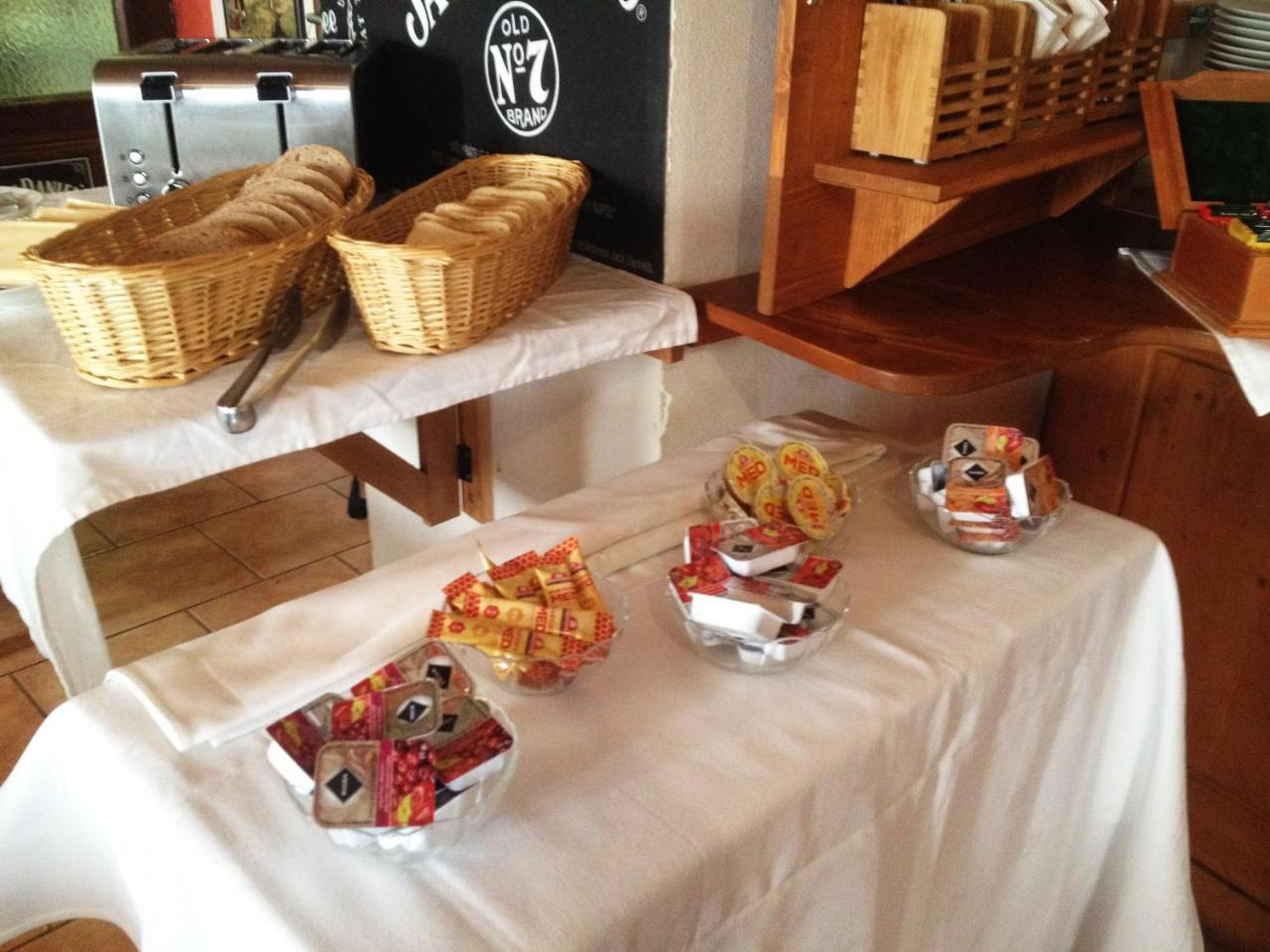 Pension Alfa & Whisky Pub طابور المظهر الخارجي الصورة