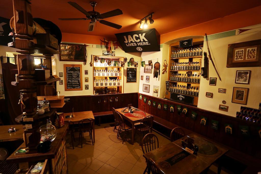 Pension Alfa & Whisky Pub طابور المظهر الخارجي الصورة